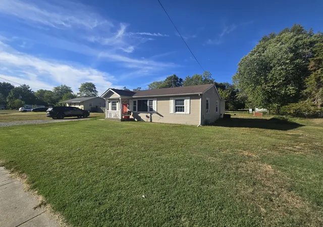 Photo 4 of Sale Pending at 720 Airport Rd, Mt Vernon, IL 62864 | MLS# 12771642 | Listing updated on 2026-10-05