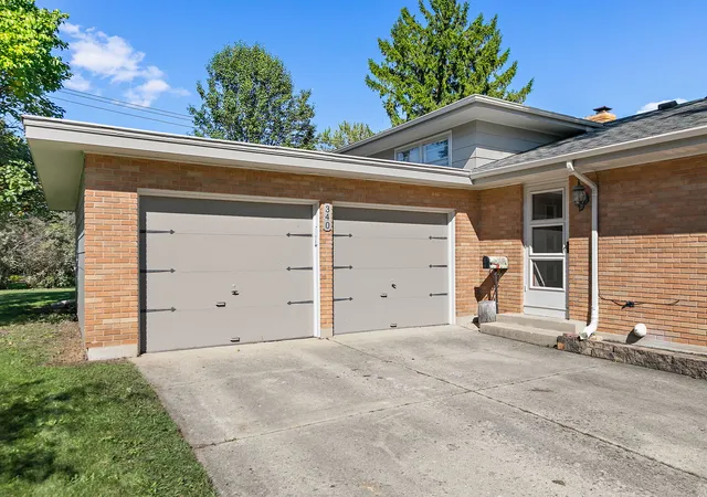 Photo 3 of Single family home for sale at 340 Illinois St, Dundee, IL 60118 | MLS# 12771654 | Listing updated on 2026-10-08