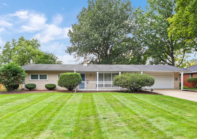 Photo 2 of Single family home for sale at 320 N Alfred Ave, Elgin, IL 60123 | MLS# 12771656 | Listing updated on 2026-10-04