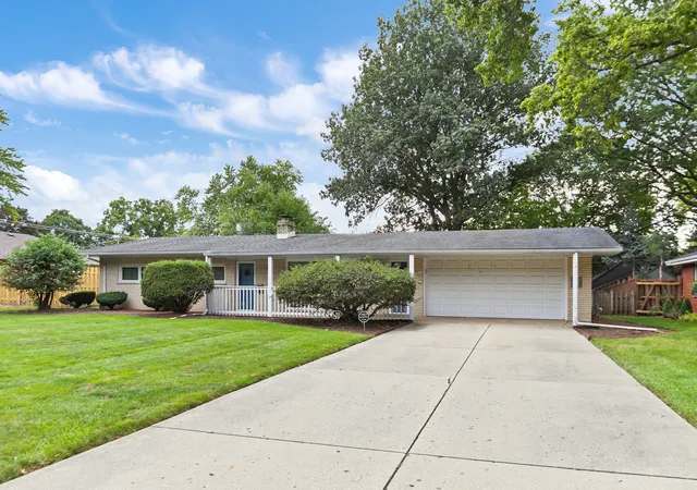 Photo 3 of Single family home for sale at 320 N Alfred Ave, Elgin, IL 60123 | MLS# 12771656 | Listing updated on 2026-10-04