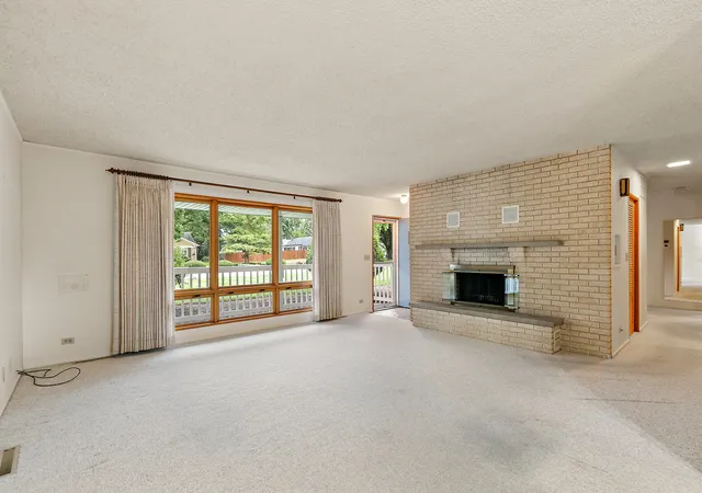 Photo 4 of Single family home for sale at 320 N Alfred Ave, Elgin, IL 60123 | MLS# 12771656 | Listing updated on 2026-10-04