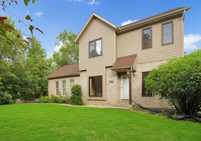 Photo 3 of Single family home for sale at 307 Blackstone Ave, Willow Springs, IL 60480 | MLS# 12771661 | Listing updated on 2026-10-04