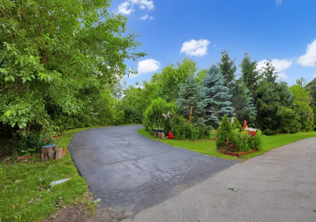 Photo 4 of Single family home for sale at 307 Blackstone Ave, Willow Springs, IL 60480 | MLS# 12771661 | Listing updated on 2026-10-04