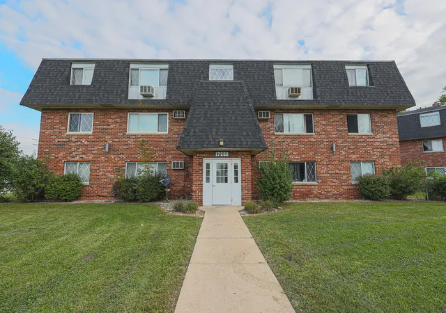 Photo 2 of Condo for sale at 17262 71st Court #4, Tinley Park, IL 60477 | MLS# 12771672 | Listing updated on 2026-10-20