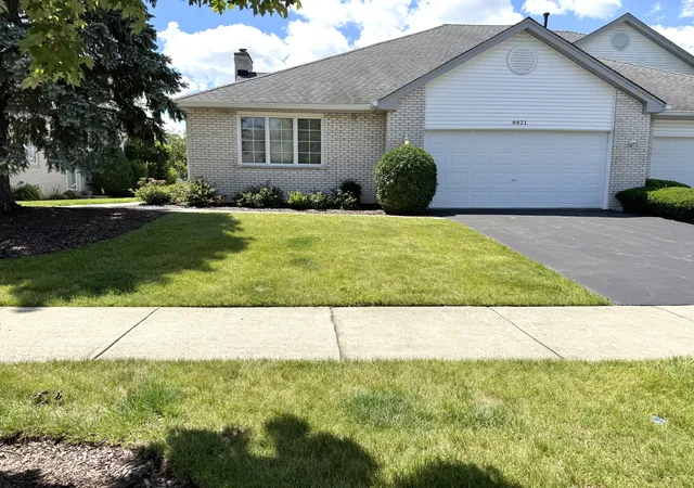 Photo 2 of Townhouse for sale at 8821 Bluebird Dr, Tinley Park, IL 60487 | MLS# 12771703 | Listing updated on 2026-10-04