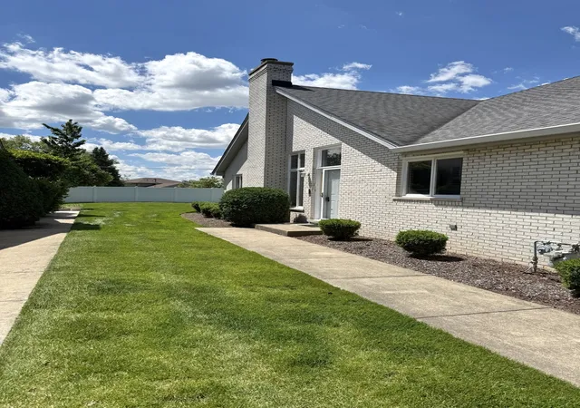 Photo 3 of Townhouse for sale at 8821 Bluebird Dr, Tinley Park, IL 60487 | MLS# 12771703 | Listing updated on 2026-10-04