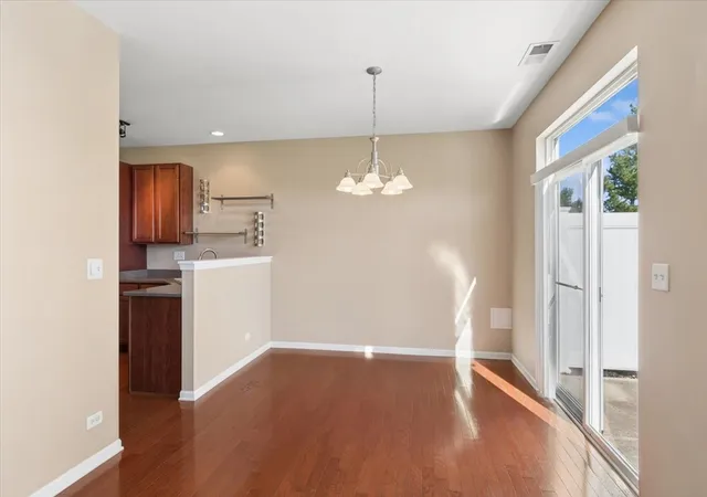Photo 4 of Condo for sale at 403 Bluegrass Pkwy, Oswego, IL 60543 | MLS# 12771710 | Listing updated on 2026-10-09