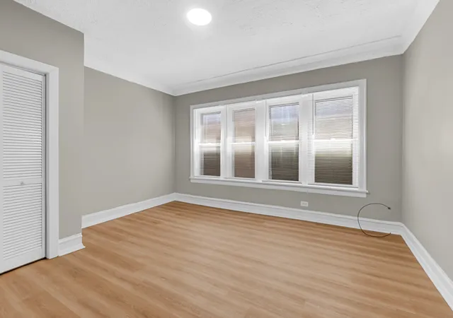 Listing Photo 4 - Condo for sale in building located at 8010 S Phillips Ave, Chicago, IL 60617