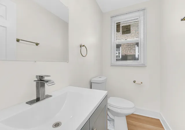 Listing Photo 5 - Condo for sale in building located at 8010 S Phillips Ave, Chicago, IL 60617