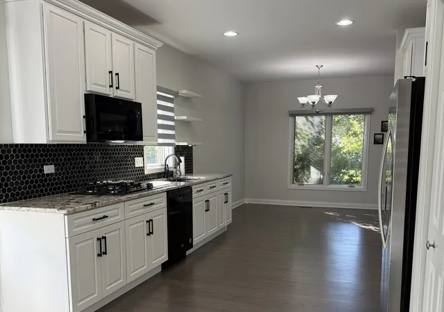 Photo 3 of Townhouse for sale at 213 Winding Trails Dr, Willow Springs, IL 60480 | MLS# 12771718 | Listing updated on 2026-10-06