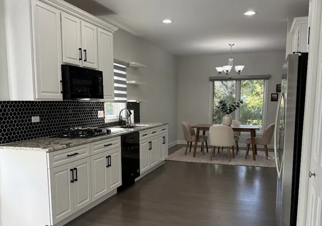 Photo 3 of Townhouse for sale at 213 Winding Trails Dr, Willow Springs, IL 60480 | MLS# 12771718 | Listing updated on 2026-10-06