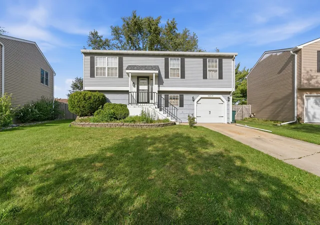 Photo 1 of Single family home for sale at 20519 S Acorn Ridge Dr, Frankfort, IL 60423 | MLS# 12771757 | Listing updated on 2026-10-05