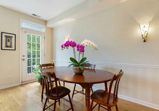 Listing Photo 4 - Condo for sale in building located at 4710 S Ellis Ave, Chicago, IL 60615 - Unit #3N
