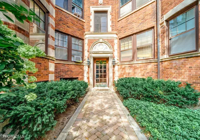 Photo 4 of Condo for sale at 848 Hinman Ave #2, Evanston, IL 60202 | MLS# 12771812 | Listing updated on 2026-10-08