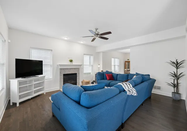 Photo 4 of Single family home for sale at 1907 S Main St, Lombard, IL 60148 | MLS# 12771814 | Listing updated on 2026-10-20