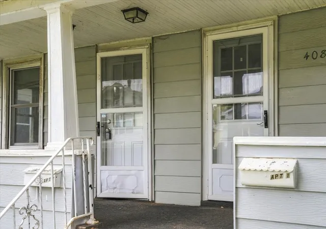 Listing Photo 3 - Condo for sale in building located at 408 8th Ave, Sterling, IL 61081