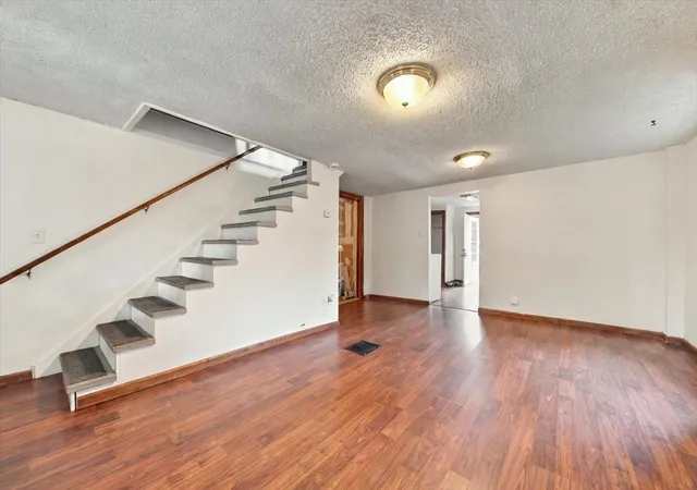 Listing Photo 4 - Condo for sale in building located at 408 8th Ave, Sterling, IL 61081