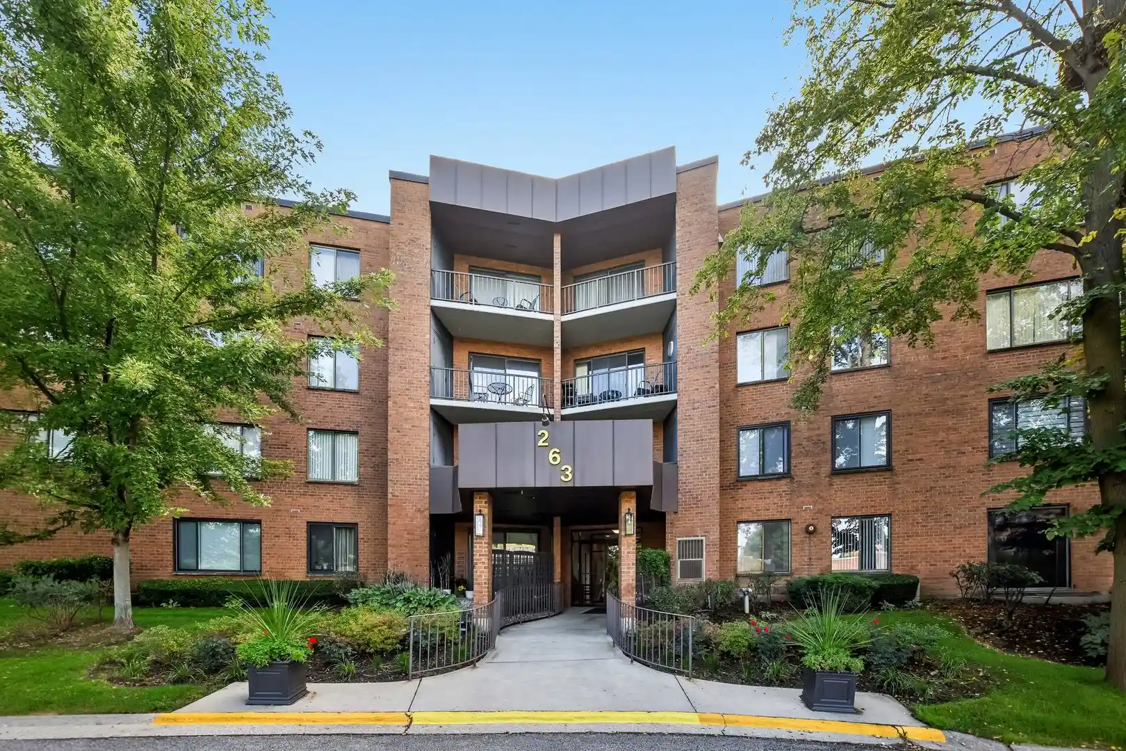 Listing Photo 1 - Condo for sale in 263 S Clubhouse Dr located at 263 S Clubhouse Dr, Palatine, IL 60074 - Unit #312