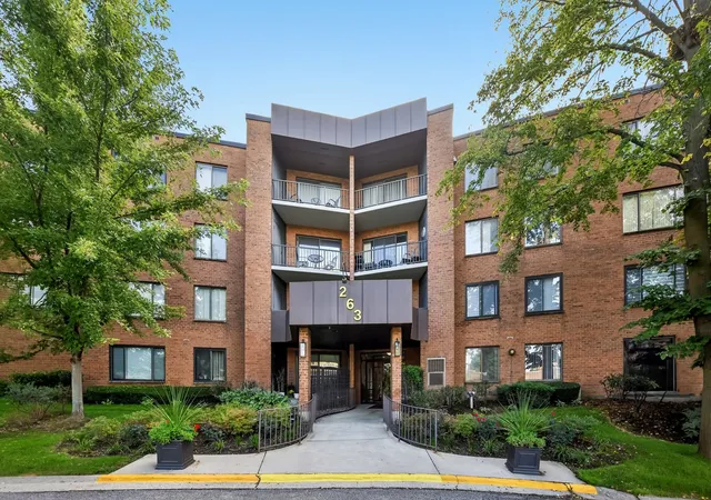 Listing Photo 1 - Condo for sale in building located at 263 S Clubhouse Dr, Palatine, IL 60074 - Unit #312