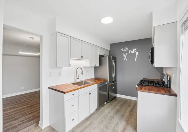 Listing Photo 4 - Condo for sale in building located at 263 S Clubhouse Dr, Palatine, IL 60074 - Unit #312