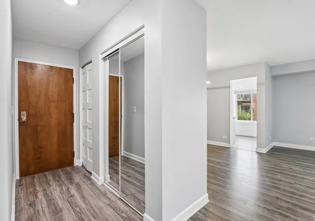 Listing Photo 5 - Condo for sale in building located at 263 S Clubhouse Dr, Palatine, IL 60074 - Unit #312