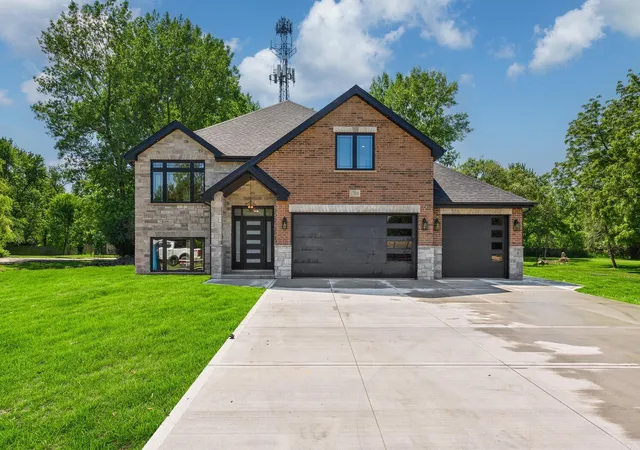 Photo 1 of Single family home for sale at 6556 W 85th Street, Burbank, IL 60459 | MLS# 12771854 | Listing updated on 2026-09-29