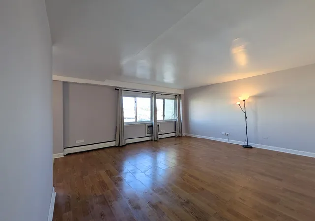 Listing Photo 4 - Condo for sale in building located at 7540 N Ridge Blvd, Chicago, IL 60645 - Unit #2C