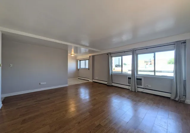 Listing Photo 5 - Condo for sale in building located at 7540 N Ridge Blvd, Chicago, IL 60645 - Unit #2C