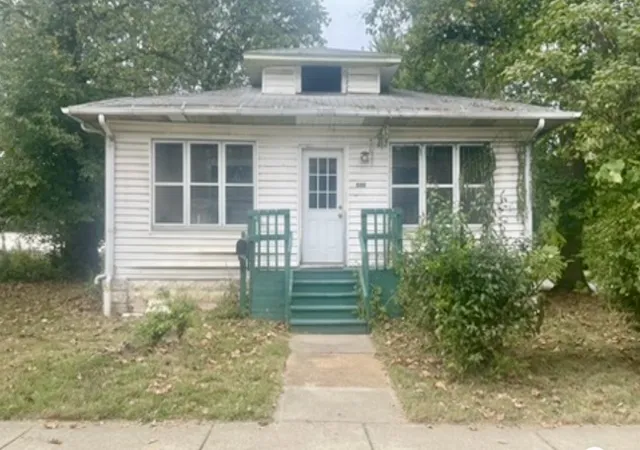 Single family home for sale at 500 S Forest Ave, Carbondale, IL 62901 | MLS# 12771882