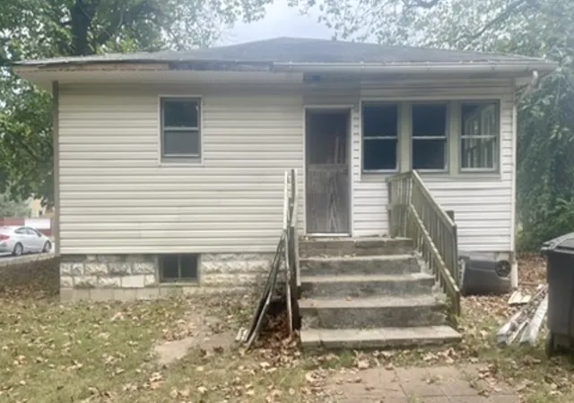 Photo 2 of Single family home for sale at 500 S Forest Ave, Carbondale, IL 62901 | MLS# 12771882 | Listing updated on 2026-10-07