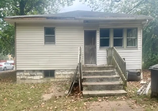 Photo 3 of Single family home for sale at 500 S Forest Ave, Carbondale, IL 62901 | MLS# 12771882 | Listing updated on 2026-10-07
