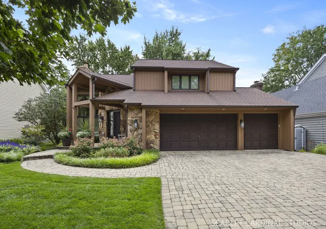 Photo 3 of Single family home for sale at 1750 Hickory Ln, Wheaton, IL 60187 | MLS# 12771892 | Listing updated on 2026-10-22