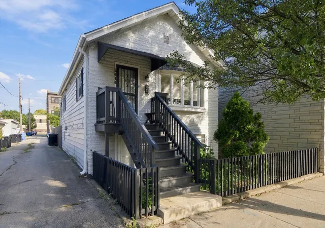 Photo 3 of Single family home for sale at 2813 S Shields Ave, Chicago, IL 60616 | MLS# 12771897 | Listing updated on 2026-10-06