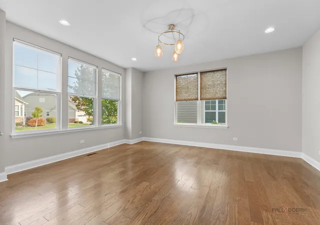 Photo 3 of Single family home for sale at 637 Insull Dr, Vernon Hills, IL 60061 | MLS# 12771912 | Listing updated on 2026-10-29