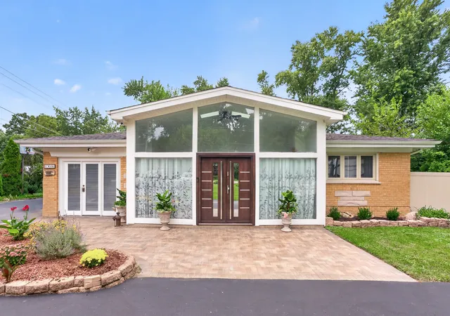 Photo 2 of Single family home for sale at 17w041 Deerpath Rd, Bensenville, IL 60106 | MLS# 12771917 | Listing updated on 2026-10-06