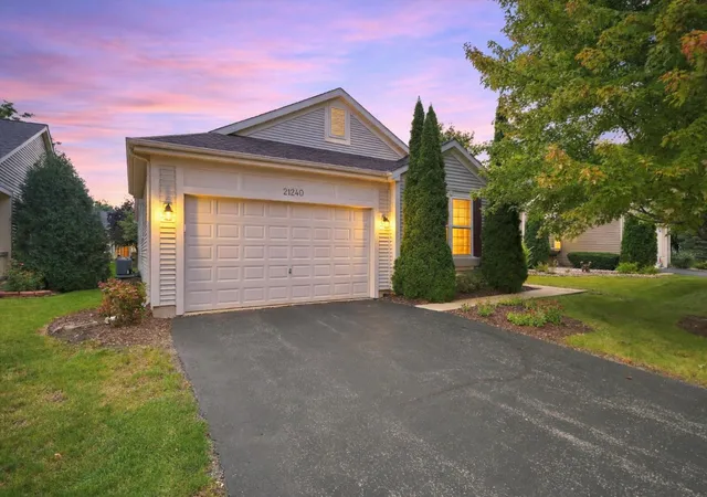 Photo 2 of Single family home for sale at 21240 Windsor Lake Ln, Crest Hill, IL 60403 | MLS# 12771919 | Listing updated on 2026-10-06