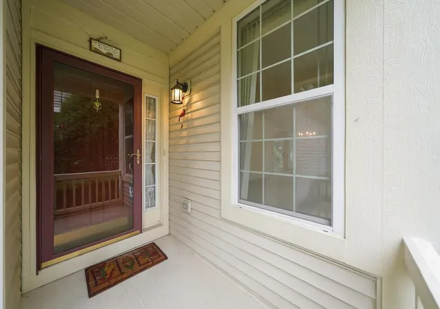 Photo 3 of Single family home for sale at 21240 Windsor Lake Ln, Crest Hill, IL 60403 | MLS# 12771919 | Listing updated on 2026-10-06