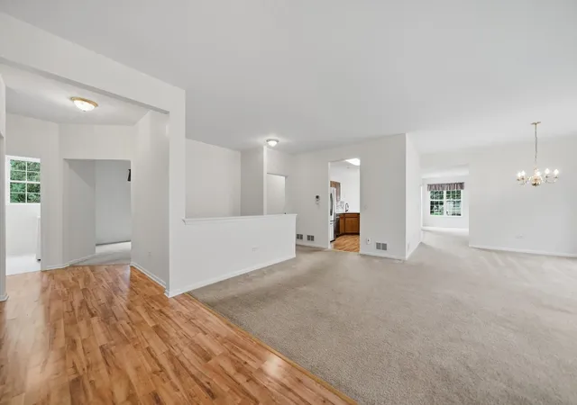 Photo 4 of Single family home for sale at 21240 Windsor Lake Ln, Crest Hill, IL 60403 | MLS# 12771919 | Listing updated on 2026-10-06