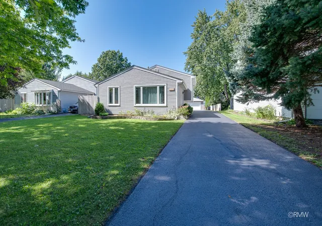Photo 2 of Single family home for sale at 0s068 Cottonwood Dr, Wheaton, IL 60187 | MLS# 12771924 | Listing updated on 2026-10-07