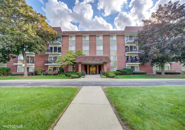 Photo 1 of Condo for sale at 1025 S Fernandez Ave #2D, Arlington Heights, IL 60005 | MLS# 12771941 | Listing updated on 2026-10-06