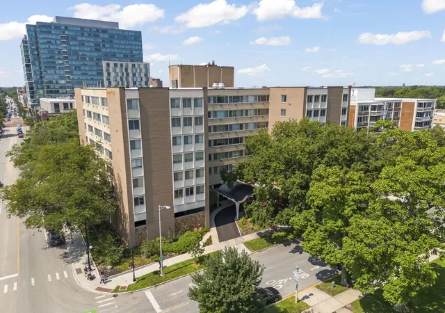 Photo 1 of Condo for sale at 151 N Kenilworth Ave #4G, Oak Park, IL 60301 | MLS# 12771952 | Listing updated on 2026-10-07