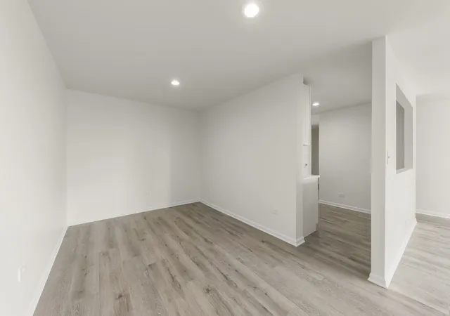 Listing Photo 5 - Condo for sale in building located at 151 N Kenilworth Ave, Oak Park, IL 60301 - Unit #4G