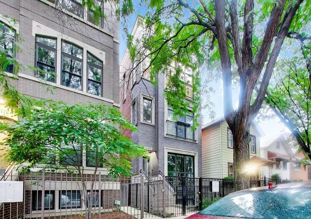 Photo 3 of Condo for sale at 1520 W Walton St #3, Chicago, IL 60642 | MLS# 12771975 | Listing updated on 2026-10-06
