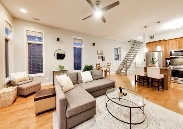 Listing Photo 5 - Condo for sale in building located at 1520 W Walton St, Chicago, IL 60622 - Unit #3