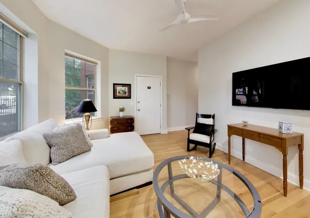 Listing Photo 4 - Condo for sale in building located at 4018 N Mozart St, Chicago, IL 60618 - Unit #1N