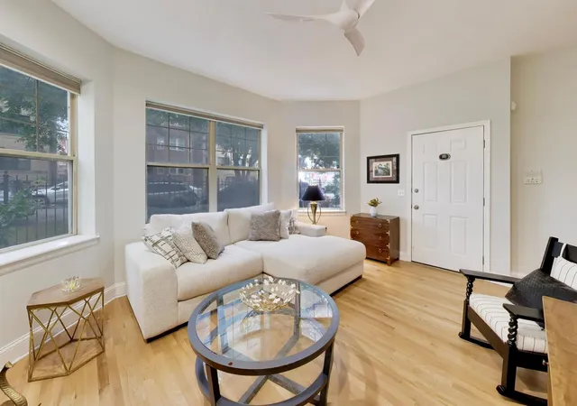 Listing Photo 5 - Condo for sale in building located at 4018 N Mozart St, Chicago, IL 60618 - Unit #1N