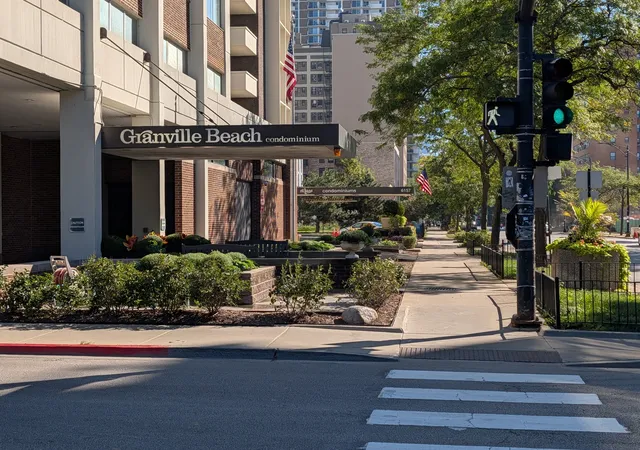 Listing Photo 1 - Condo for sale in building located at 6171 N Sheridan Rd, Chicago, IL 60660 - Unit #1412