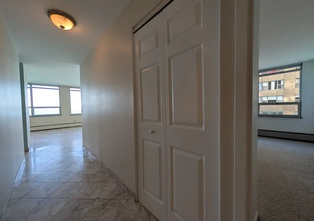 Listing Photo 4 - Condo for sale in building located at 6171 N Sheridan Rd, Chicago, IL 60660 - Unit #1412