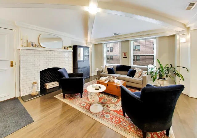 Photo 3 of Condo for sale at 955 W Carmen Ave #2B, Chicago, IL 60640 | MLS# 12772018 | Listing updated on 2026-10-08
