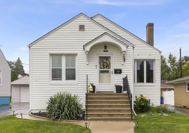 Single family home for sale at 1207 Oregon St, Joliet, IL 60435 | MLS# 12772027